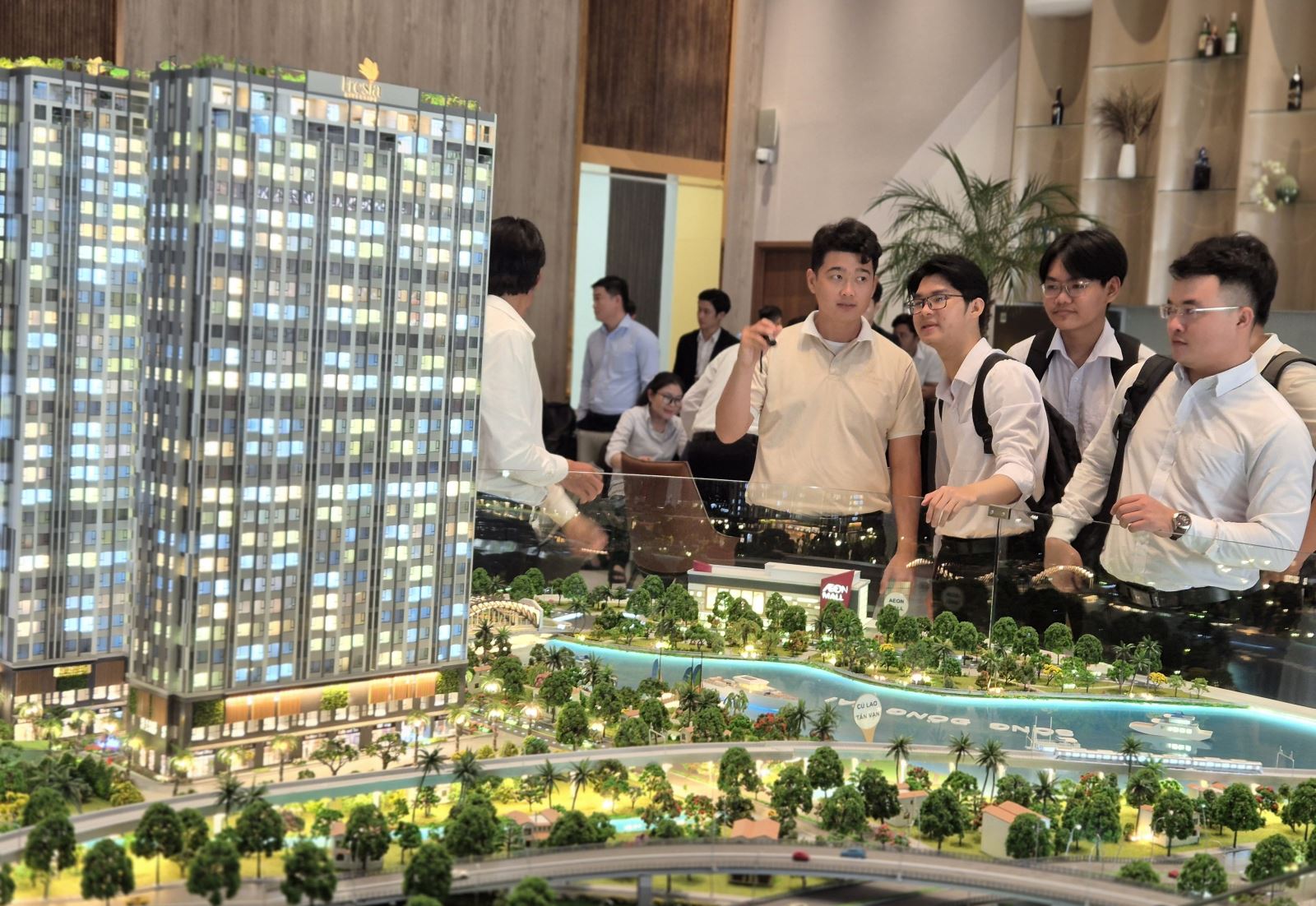 Hội nghị Bất động sản Việt Nam 2025 thu hút đông đảo khách tham dự