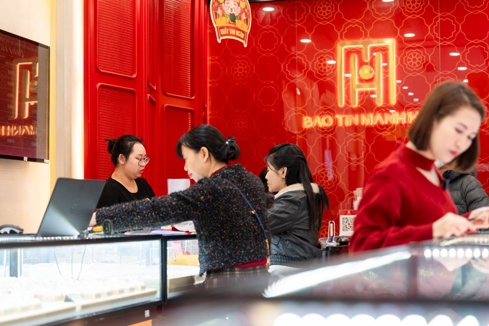 Giá vàng trong nước tiếp tục đạt đỉnh cao