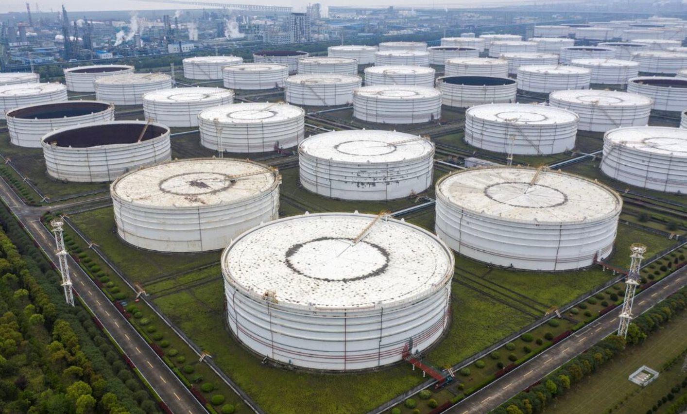 Trung Quốc tăng cường dự trữ dầu thô với gần 2 triệu thùng mỗi ngày