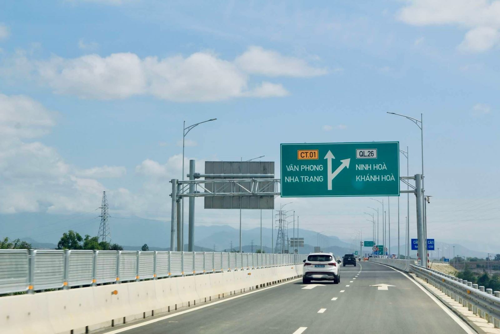 Cập nhật tiến độ dự án cao tốc Vân Phong - Nha Trang và thưởng cho Tập đoàn Sơn Hải