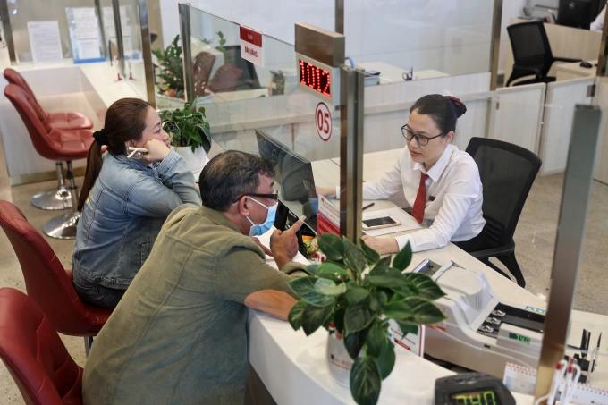 Ngân hàng quốc doanh đồng loạt tăng lãi suất sau gần một năm giữ nguyên