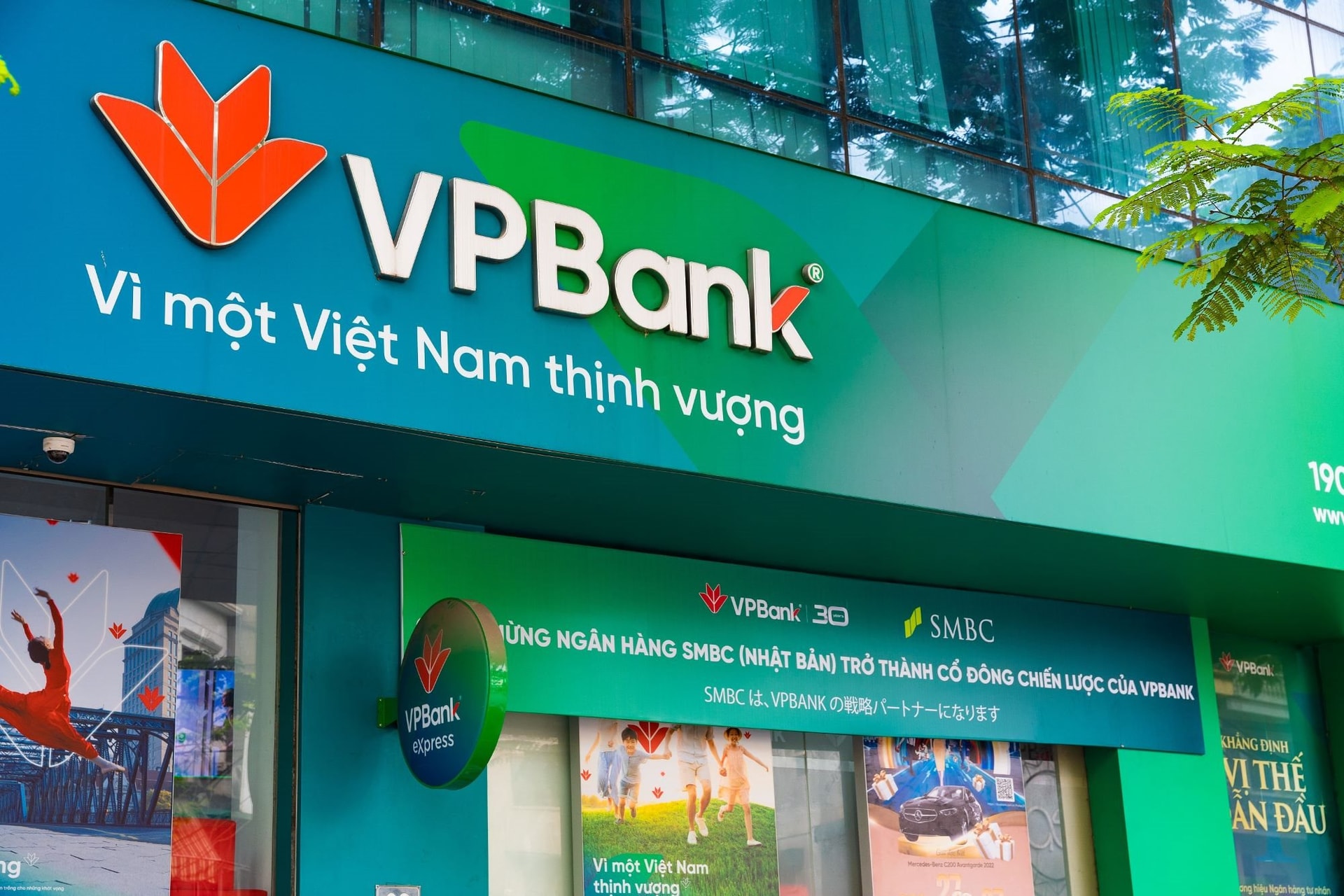 VPBank lãi hơn 30.600 tỷ đồng năm 2025, thu nhập người lao động tăng mạnh