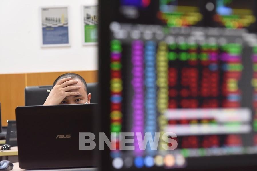 Áp lực bán gia tăng, VN-Index giảm hơn 12 điểm trong phiên sáng 21/1