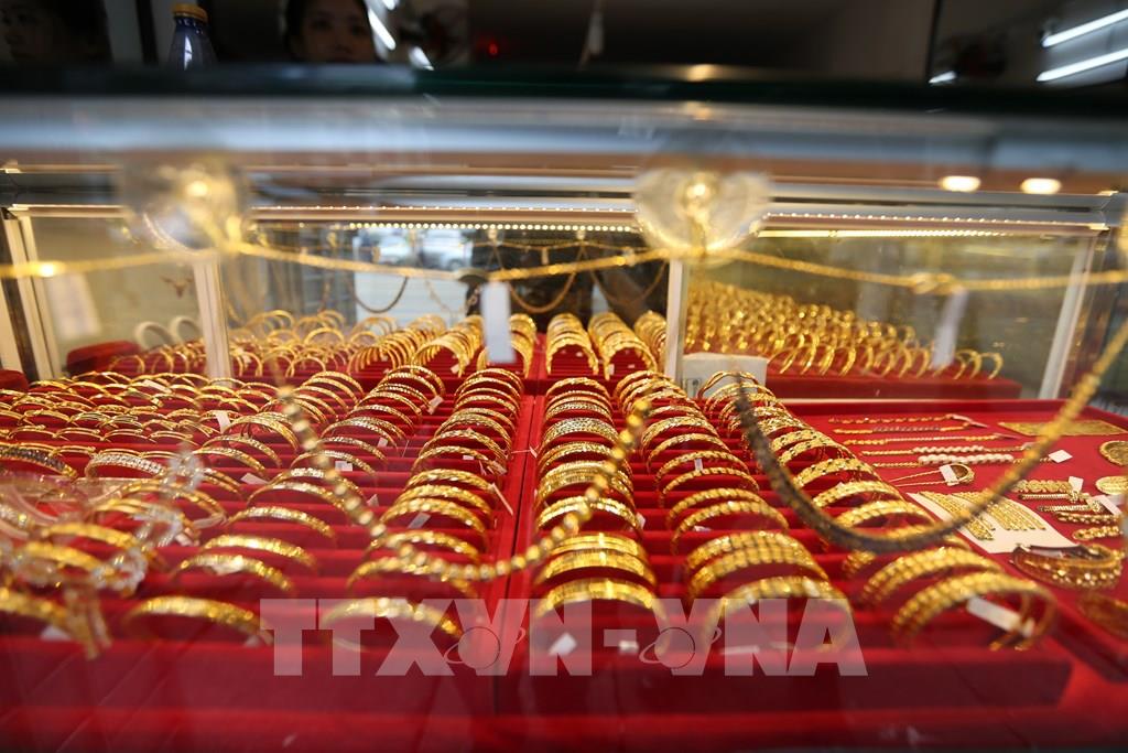 Vàng, bạc, bạch kim đồng loạt lập đỉnh trong chiều 23/1