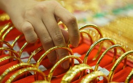 Giá vàng hôm nay 23/1: Rơi khỏi mức đỉnh lịch sử