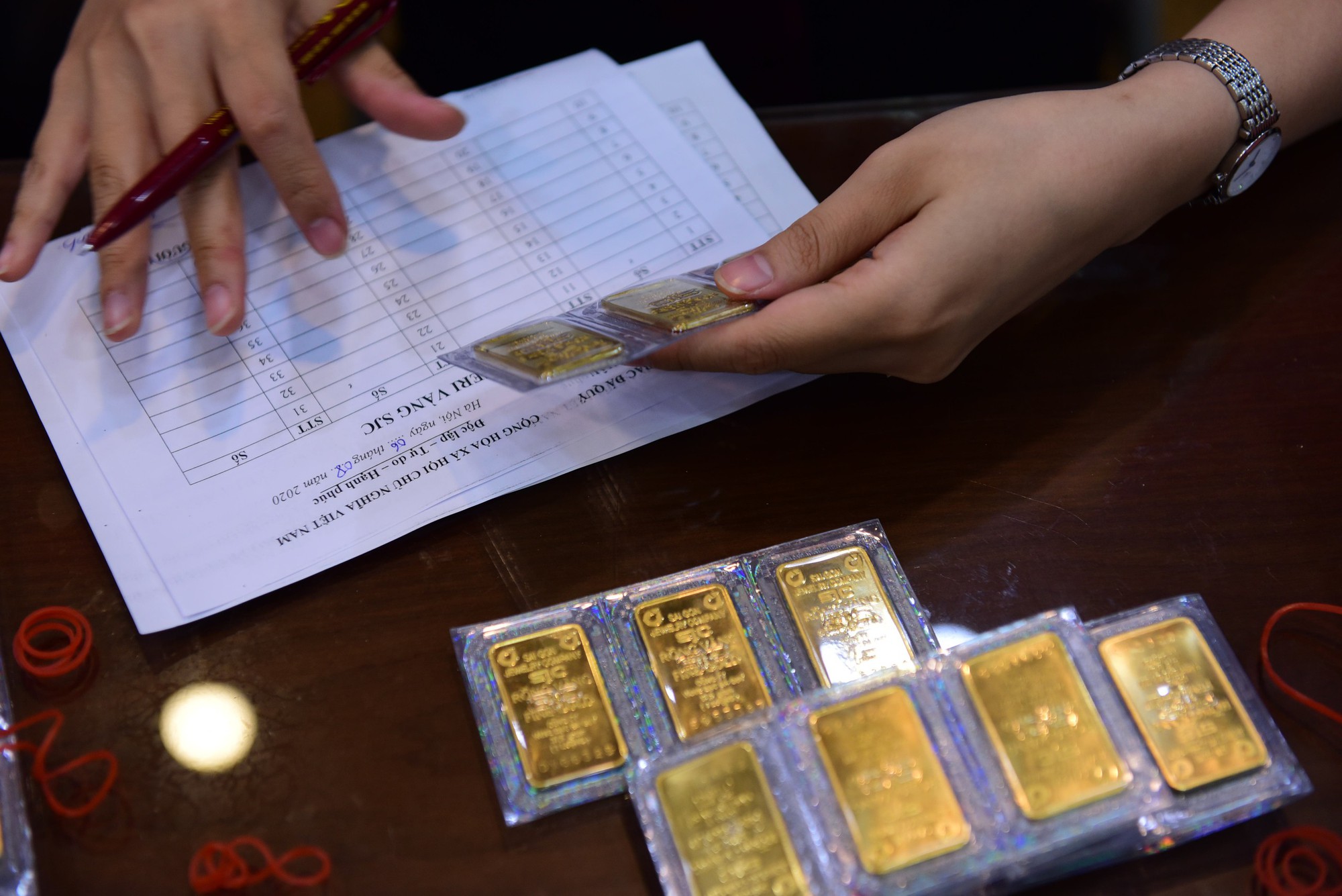 Giá vàng tăng cao: NHNN nói gì về nguồn cung và tâm lý thị trường