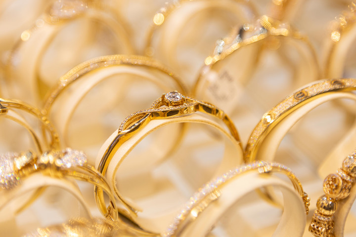 Vàng chưa rời vùng cao ngày 26/1, thị trường giữ giá sát mốc 5.000 USD/ounce