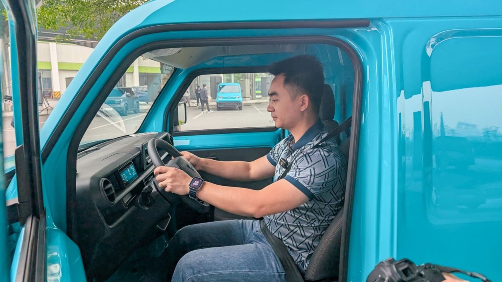 Giới kinh doanh nói về VinFast EC Van: Tiện lợi, chạy phố nhẹ đầu hơn hẳn xe xăng