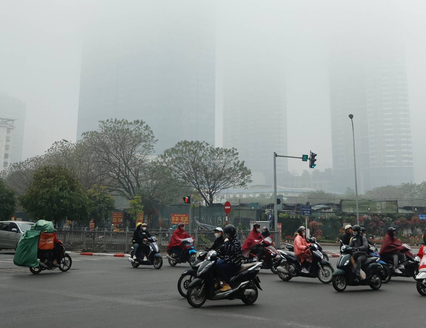 Không khí Hà Nội ở mức nguy hại, người dân được khuyến cáo hạn chế ra đường