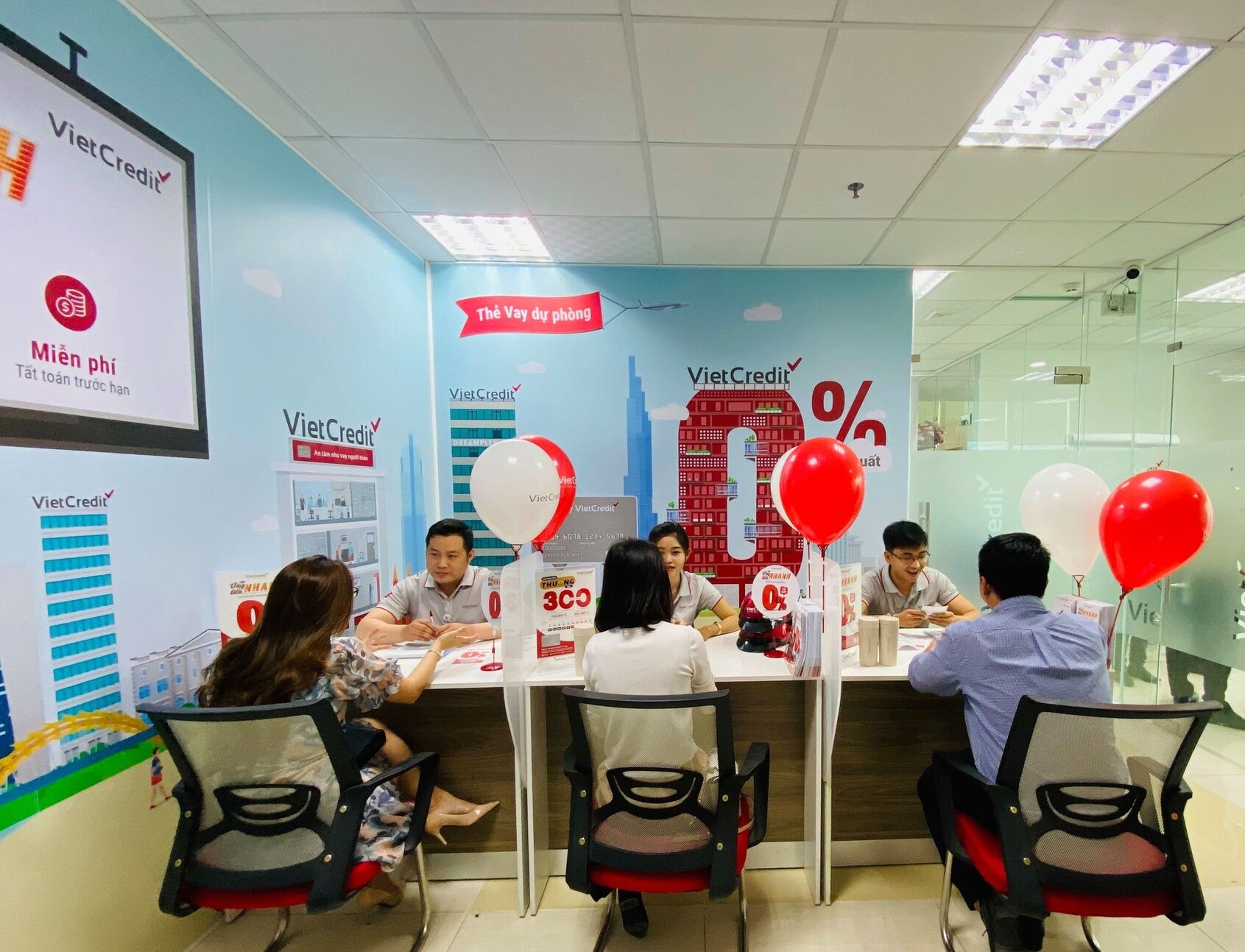 Phó Tổng Giám đốc VietCredit tiếp tục đăng ký mua 1 triệu cổ phiếu TIN