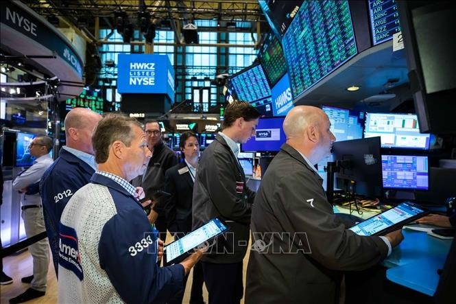 Chứng khoán Mỹ trái chiều, S&P 500 lập kỷ lục trước cuộc họp Fed