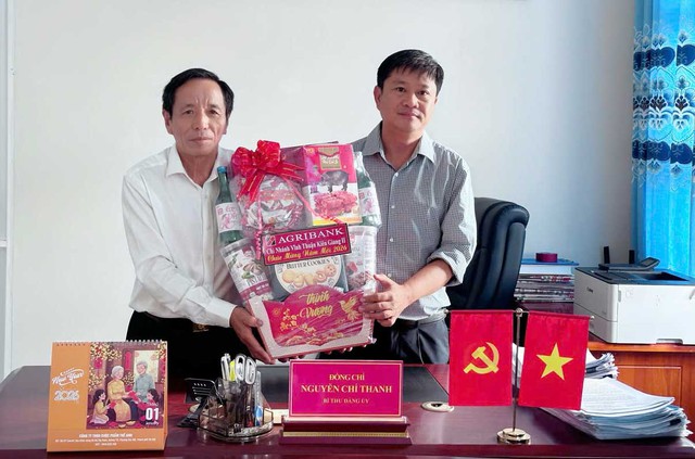 Agribank chi nhánh Vĩnh Thuận Kiên Giang II thăm, chúc Tết các cơ quan, đơn vị