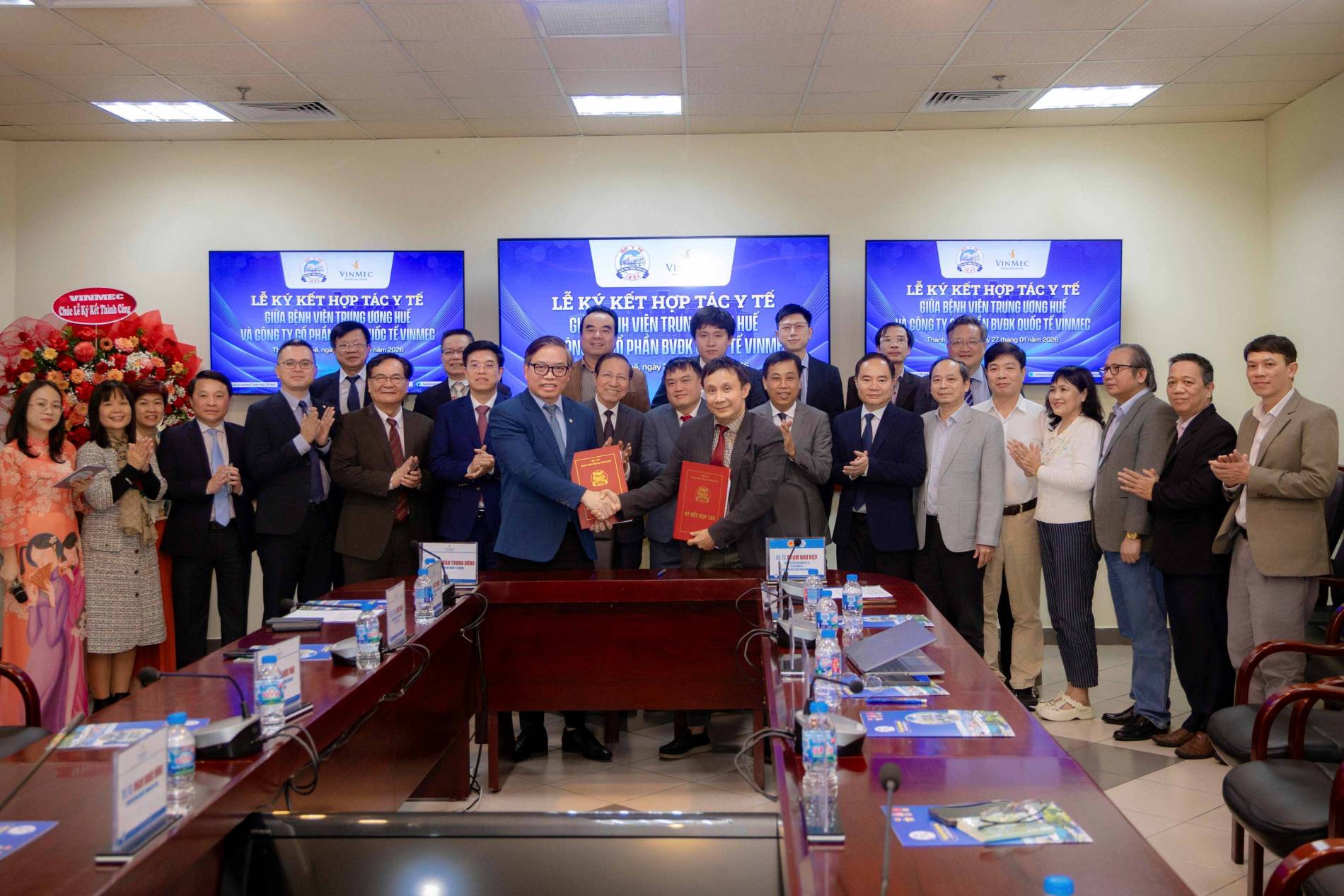 Vinmec ký kết hợp tác với Bệnh viện TW Huế, nâng cao năng lực điều trị cho miền Trung - Tây Nguyên