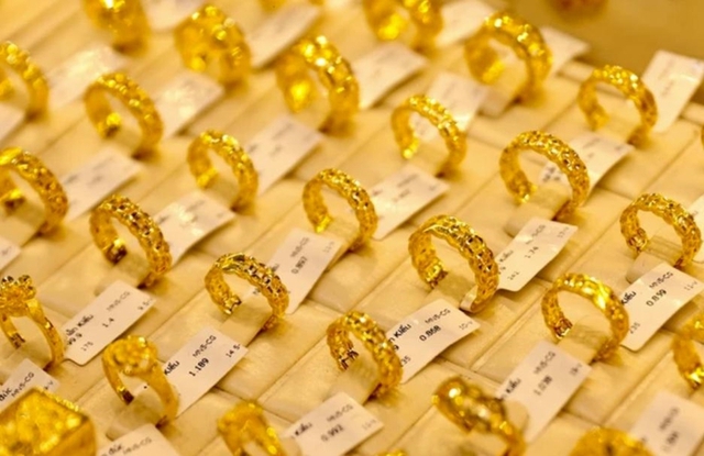 Giá vàng hôm nay 2/2: Tiếp đà lao dốc