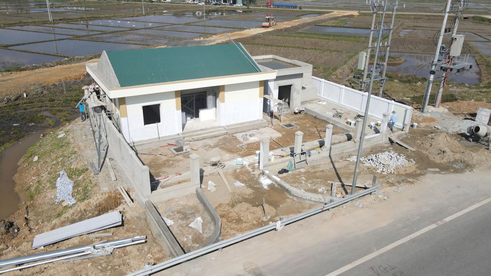 Chạy nước r&uacute;t tr&ecirc;n cao tốc Bắc &ndash; Nam qua H&agrave; Tĩnh - Ảnh 3