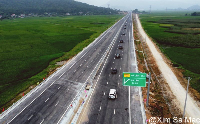Chạy nước r&uacute;t tr&ecirc;n cao tốc Bắc &ndash; Nam qua H&agrave; Tĩnh - Ảnh 1
