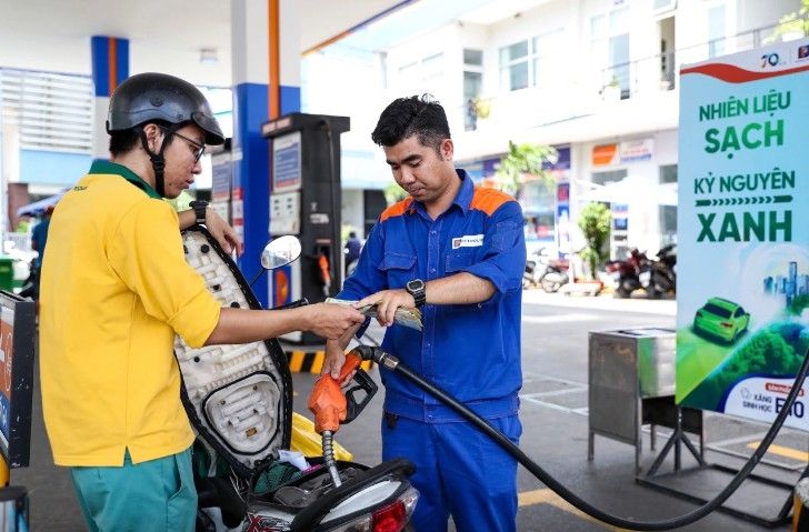 Giá xăng dầu hôm nay 5.2: Tiếp đà đi lên, áp sát mốc 19.000 đồng/lít