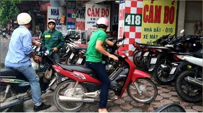 Cầm xe máy được bao nhiêu tiền - những mặt sáng tối của thị trường cầm đồ