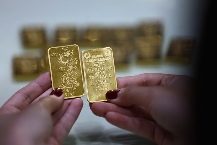 Giá vàng hôm nay 5.2: Bất ngờ đảo chiều, mất mốc 5.000 USD/ounce