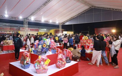 Khai mạc Không gian trưng bày sản phẩm gắn Hội chợ Hoa Xuân tại xã đảo Minh Châu