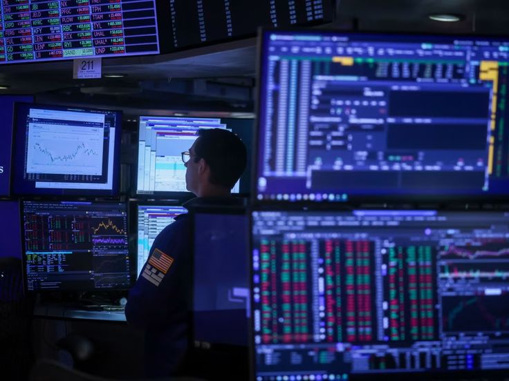 Phố Wall nín thở trước hai báo cáo kinh tế then chốt của Mỹ