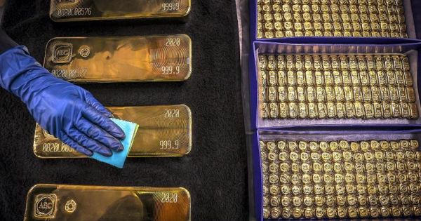 Quỹ vàng lớn nhất thế giới quay đầu mua ròng sau 4 phiên xả hàng