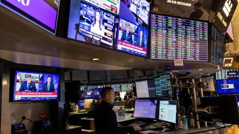 Phố Wall khởi sắc, S&P 500 tiến gần đỉnh lịch sử