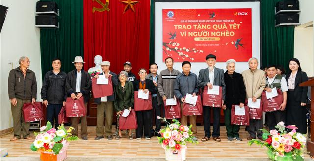 Gói quà Tết nghĩa tình gửi đến những hoàn cảnh khó khăn- Ảnh 1.