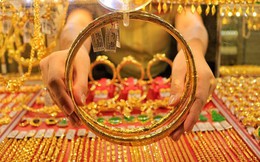 Người dân bán vàng có giá trị từ 5 triệu đồng trở lên phải nhận tiền chuyển khoản