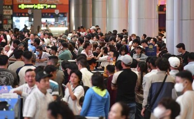 Sân bay Tân Sơn Nhất lập kỷ lục đón 170.000 khách ngày mùng 4 Tết