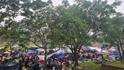 Về với phiên chợ đầu Xuân độc nhất vô nhị tại Việt Nam