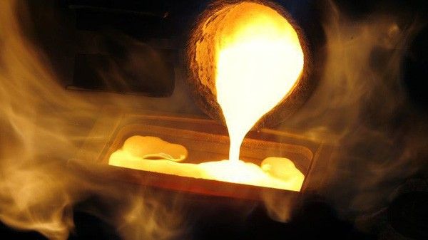 Chạm 5.250 USD/ounce, vàng quay đầu giảm hơn 100 USD