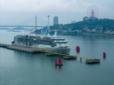 Lần đầu tiên, gần 700 du khách tàu biển quốc tế đến Hạ Long được chào đón bằng âm nhạc