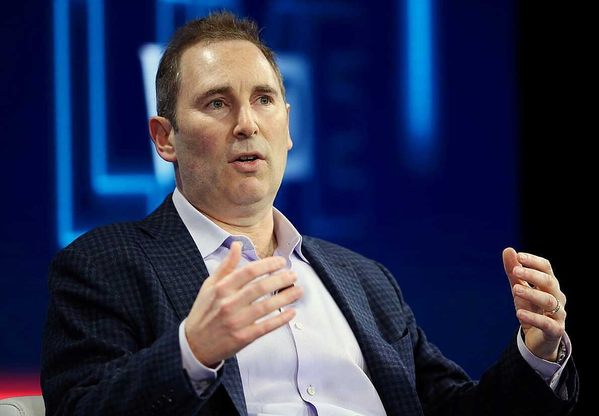 CEO Amazon cảnh báo nhiều việc văn phòng sẽ biến mất vì AI