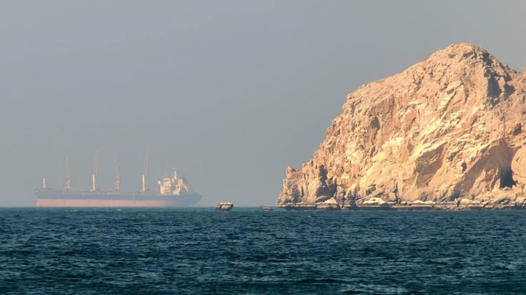 Căng thẳng Trung Đ&ocirc;ng đẩy gi&aacute; dầu v&agrave; v&agrave;ng l&ecirc;n cao - Ảnh 1