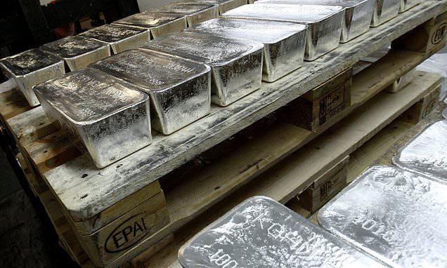 Giá bạc bùng nổ, sàn CME đóng băng 90 phút: Thị trường có gì bất thường?