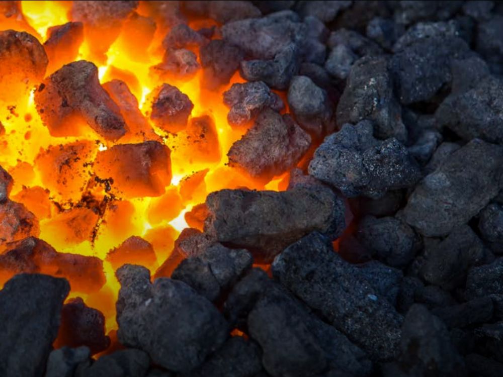 Cổ phiếu than bùng nổ, loạt mã tăng trần giữa nhịp rung lắc thị trường