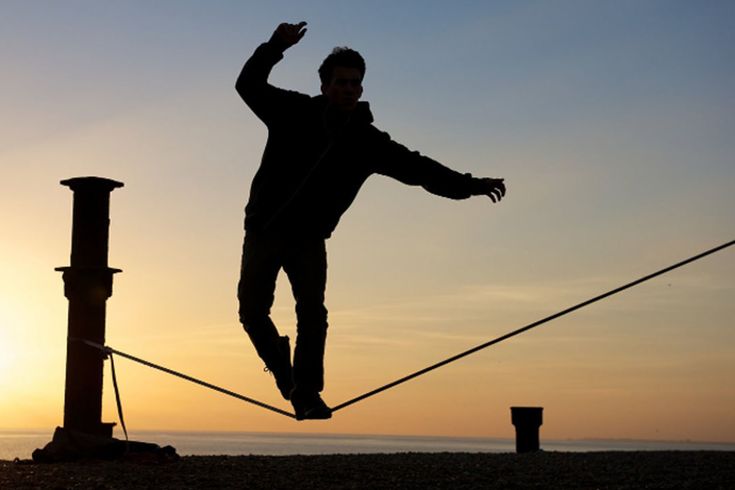 Áp lực bán áp đảo, VN-Index lao dốc đầu phiên