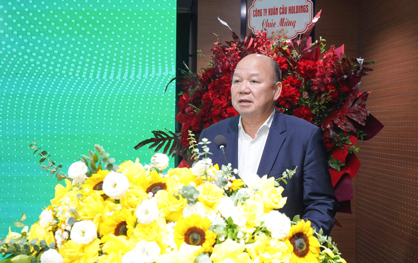 Công ty con Vinaconex kiện toàn lãnh đạo, cổ phiếu tăng kịch trần