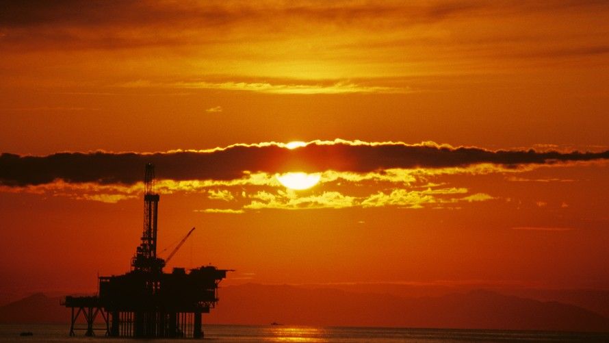 Giá dầu có thể lên 140 USD: Việt Nam điện đàm khẩn với ba đối tác Trung Đông