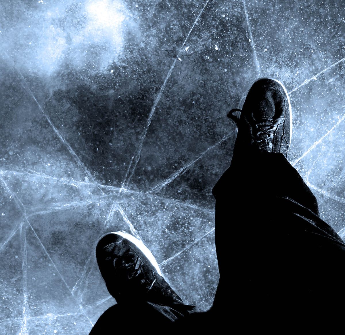 Phố Wall bước trên lớp băng mỏng giữa địa chính trị và lãi suất