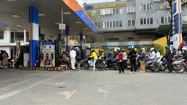 Tối 10/3, giá xăng tăng mạnh phiên thứ 4 liên tiếp- Ảnh 1.