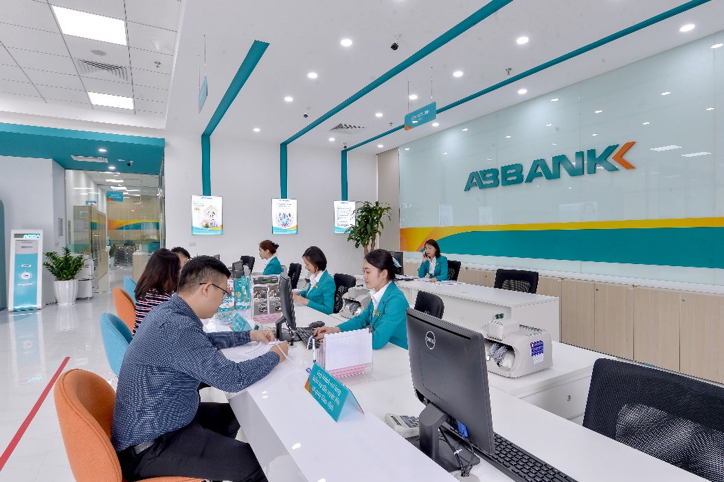 ABBANK áp dụng hệ thống nhận diện thương hiệu và không gian giao dịch mới | ABBANK