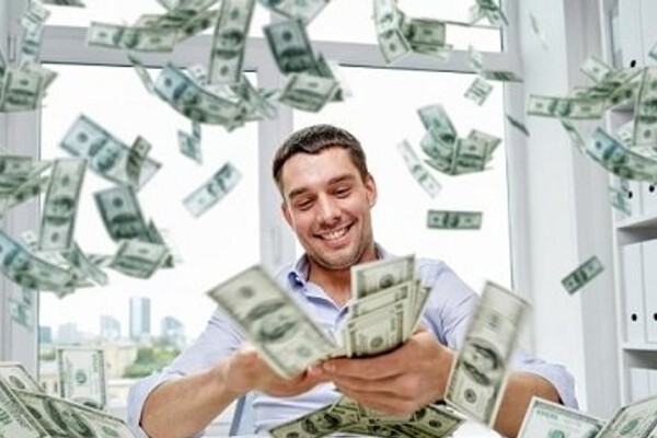 Gần 20 doanh nghiệp trả cổ tức tiền mặt “khủng”, lợi suất vượt xa gửi tiết kiệm