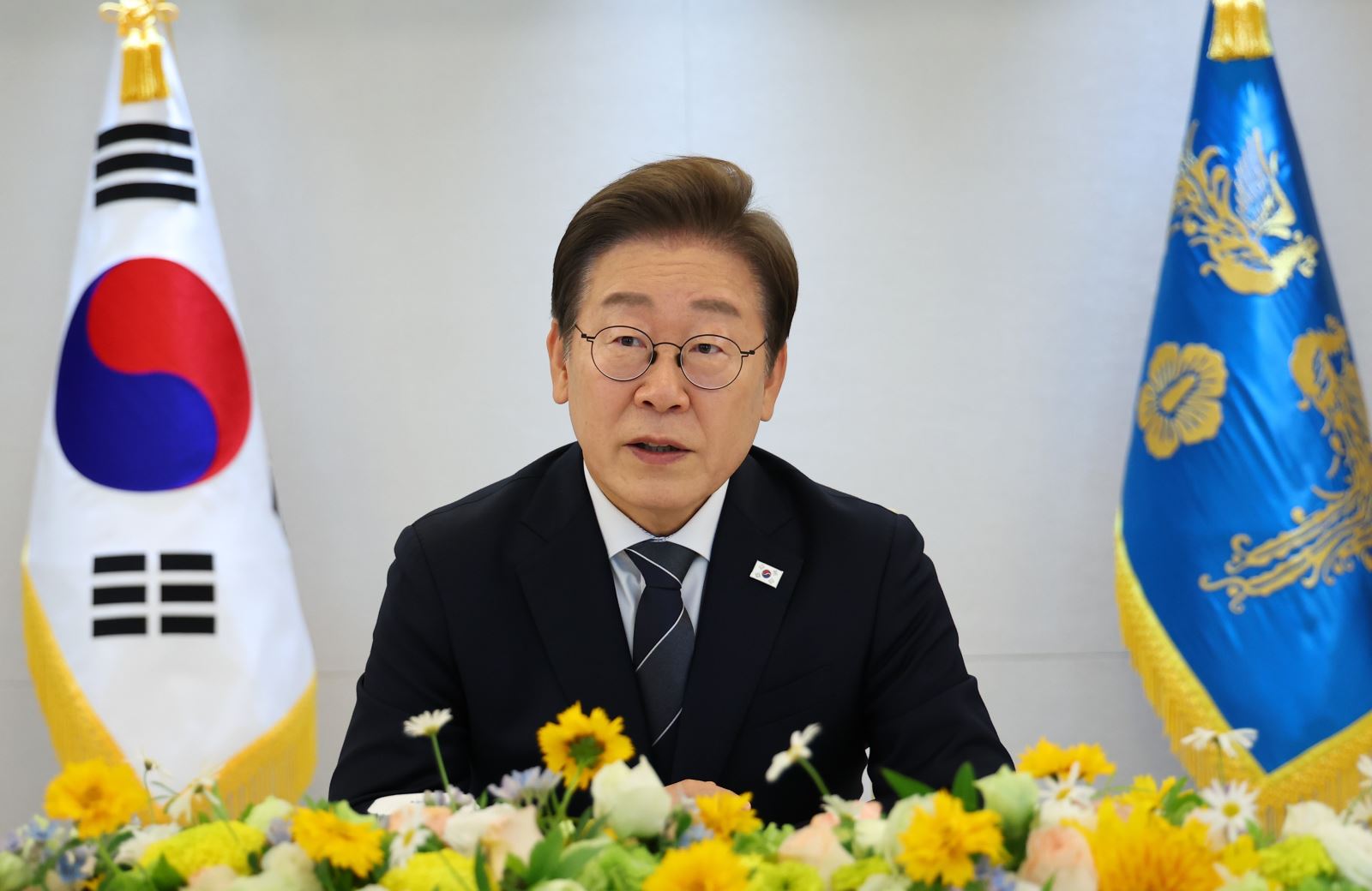 Sóng Trung Đông Bật 2 Công Tắc Khẩn Cấp Của Hàn Quốc