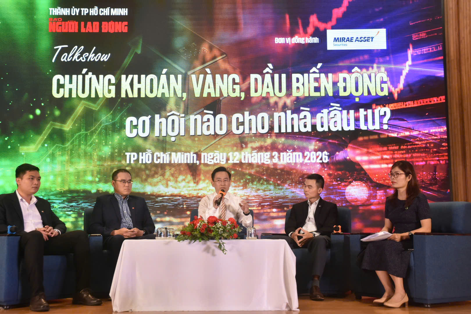 VN-Index “bốc hơi” hơn 115 điểm: Cú sốc khiến nhà đầu tư vẫn chưa hết hoang mang