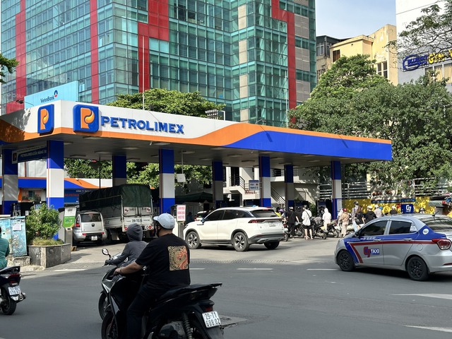 Chi mạnh quỹ bình ổn tới 5.000 đồng/lít, giữ nguyên giá xăng dầu- Ảnh 1.