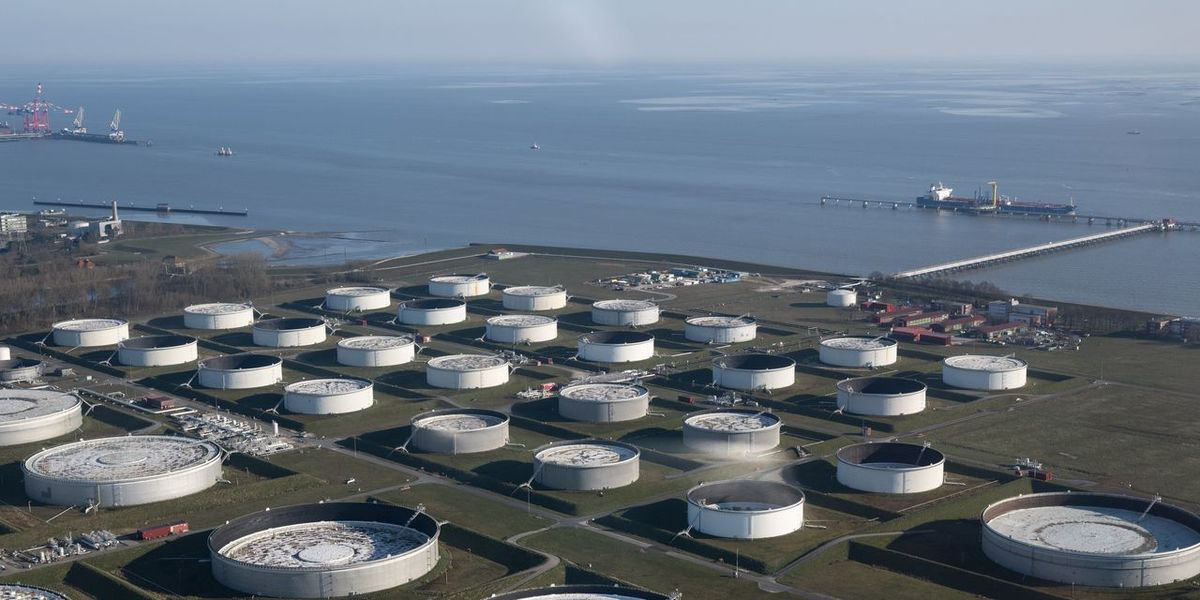 Thủ tướng yêu cầu nghiên cứu nâng dự trữ xăng dầu lên 90 ngày nhập khẩu