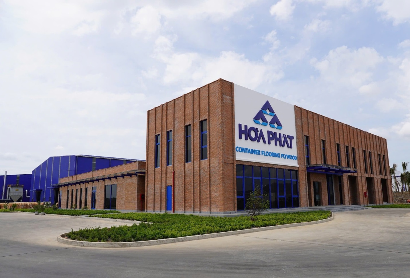 Mỹ áp thuế gần 122% với thép Hòa Phát, thị trường phản ứng ra sao?