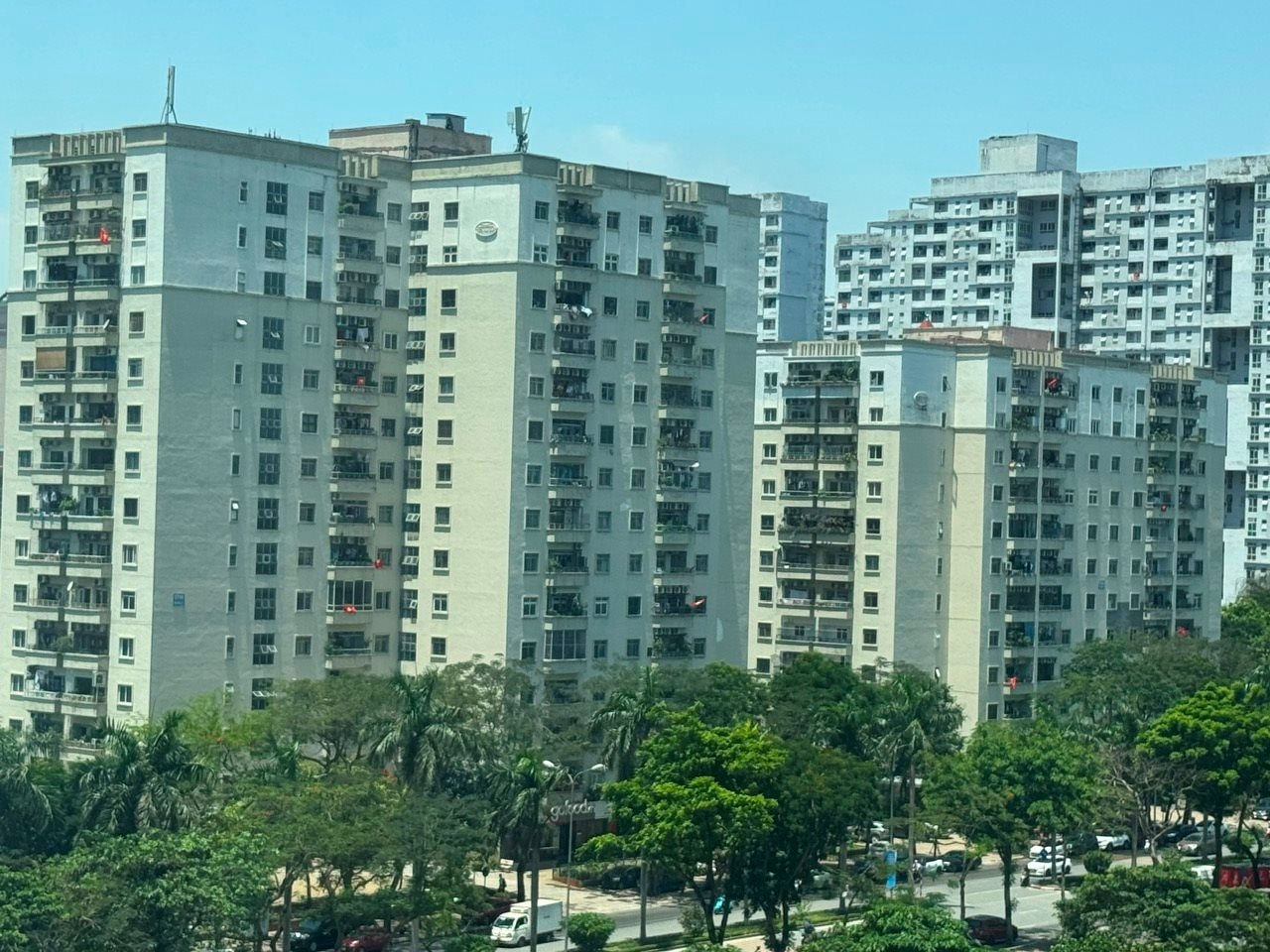 Thị trường bất động sản phục hồi nhưng giá nhà vẫn “trên trời”, vì sao?